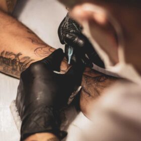 Mejores cremas anestésicas para tatuajes (Guía 2022)